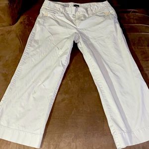 Size 10 Mossimo capri pants.